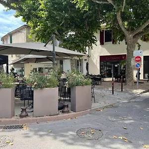 https://appartement-f1-au-centre-chateaurenard.fr-provencehotel.com